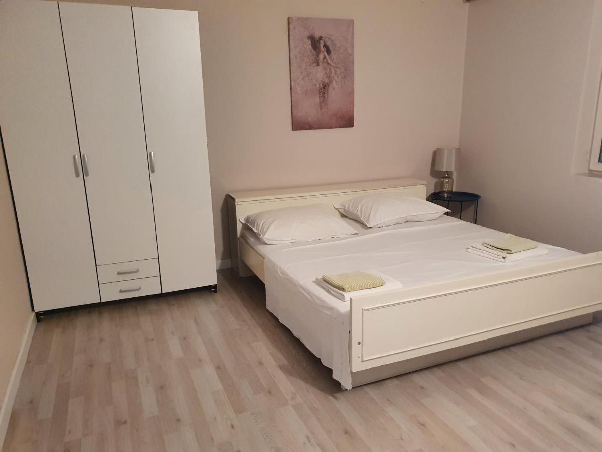 Apartman Luka Appartement Sinj Buitenkant foto